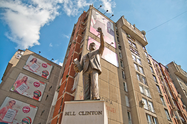 Statue of Bill Clinton in Priština / Photo by Marco Fieber
