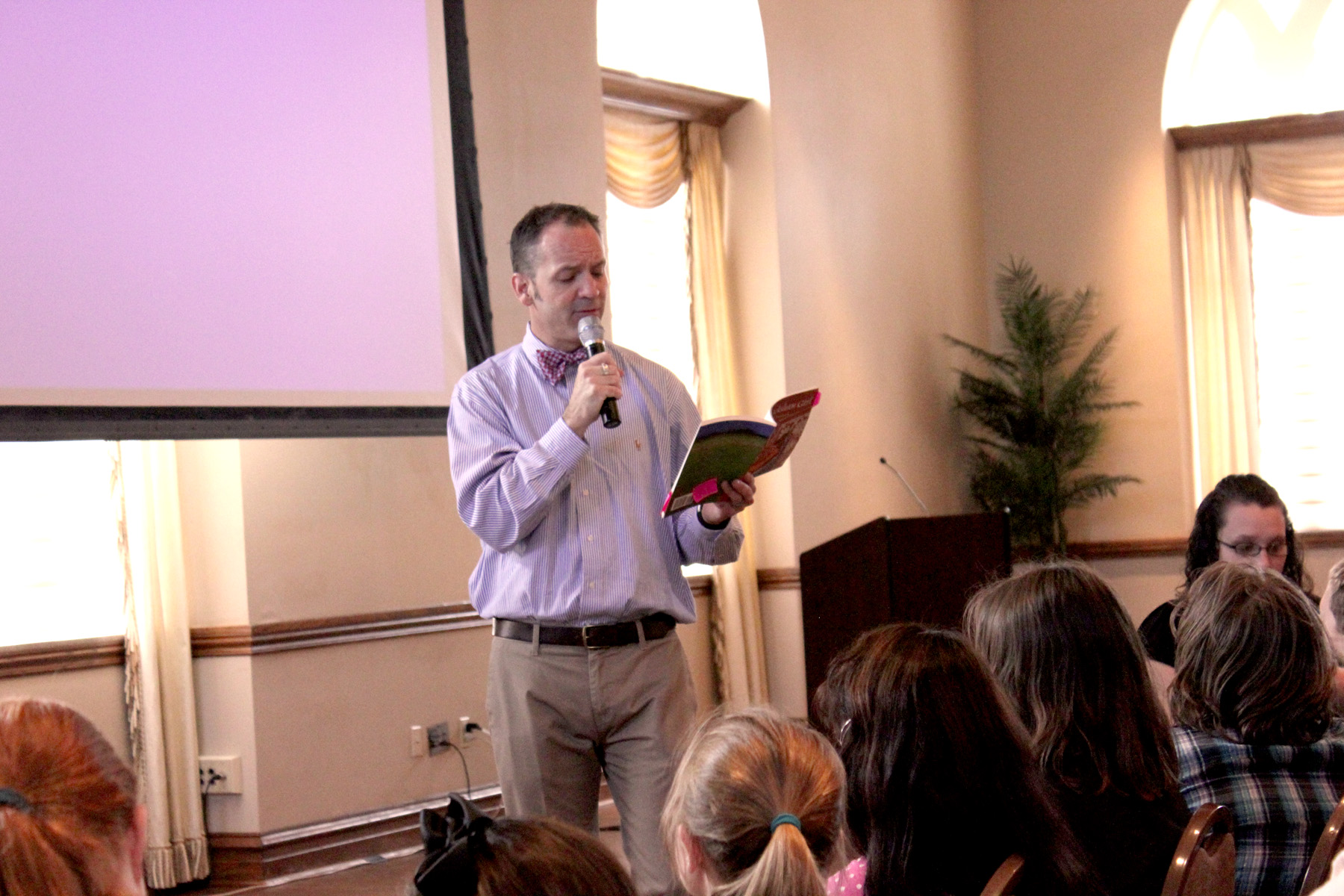 OU VP of student affairs Clarke Stroud reading to NPS 4th and 5th graders. Photo by Jen Rickard.