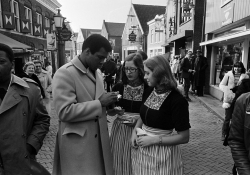 Muhammad Ali signing autographs for Volendam women.