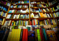 Clifden Bookshop, Galway / Photo by janmennens